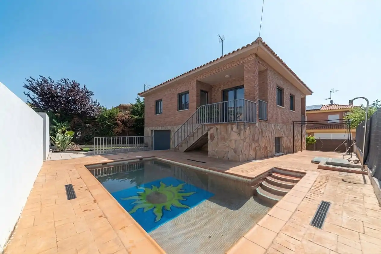 Piscina de Casa o xalet en venda en Méntrida amb Calefacció, Jardí privat i Terrassa