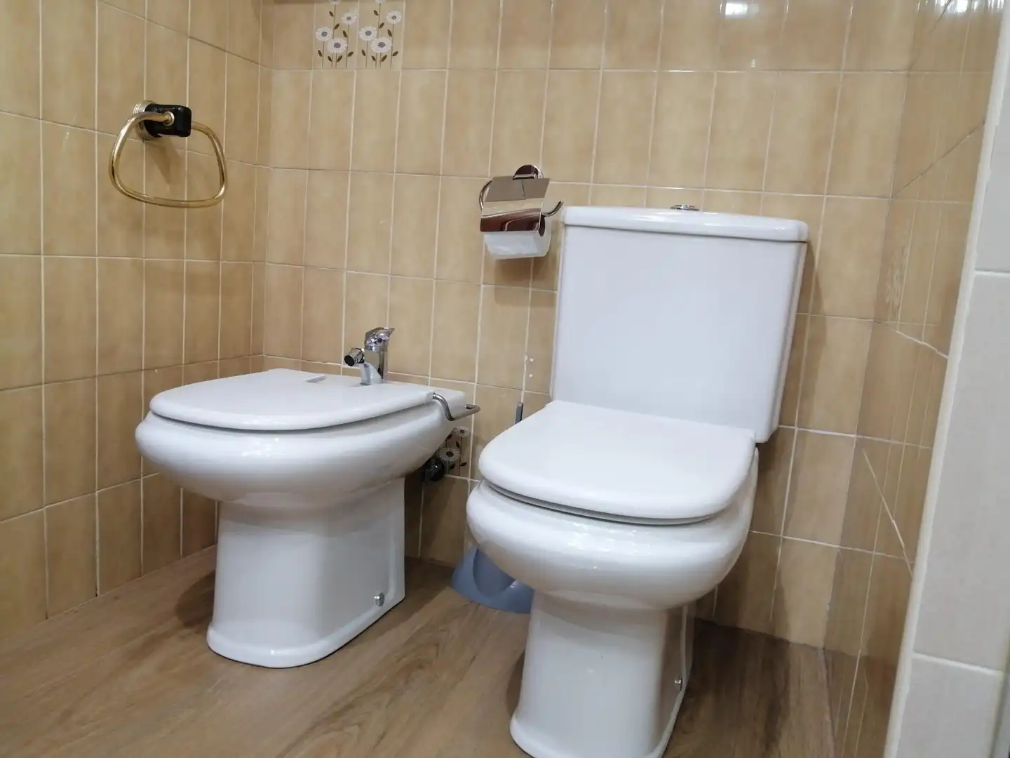 Bathroom of Flat for sale in Ourense Capital   with Parquet flooring, Terrace and Storage room