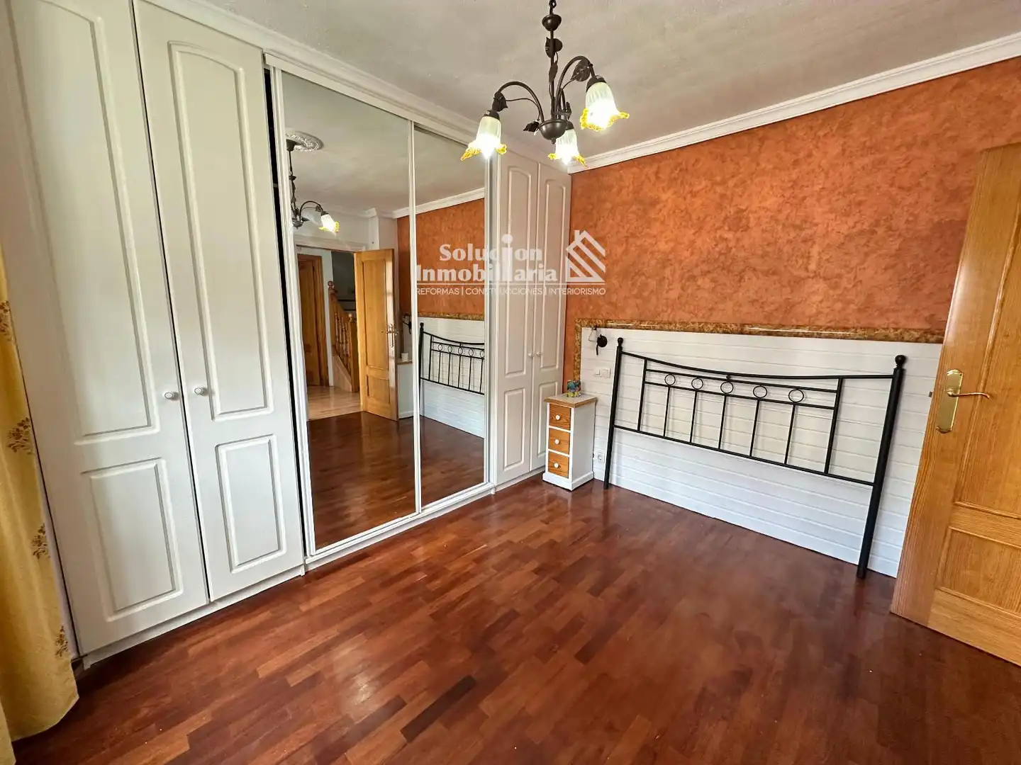 Habitación de Casa adosada en venta en Cabrerizos con Calefacción, Terraza y Piscina