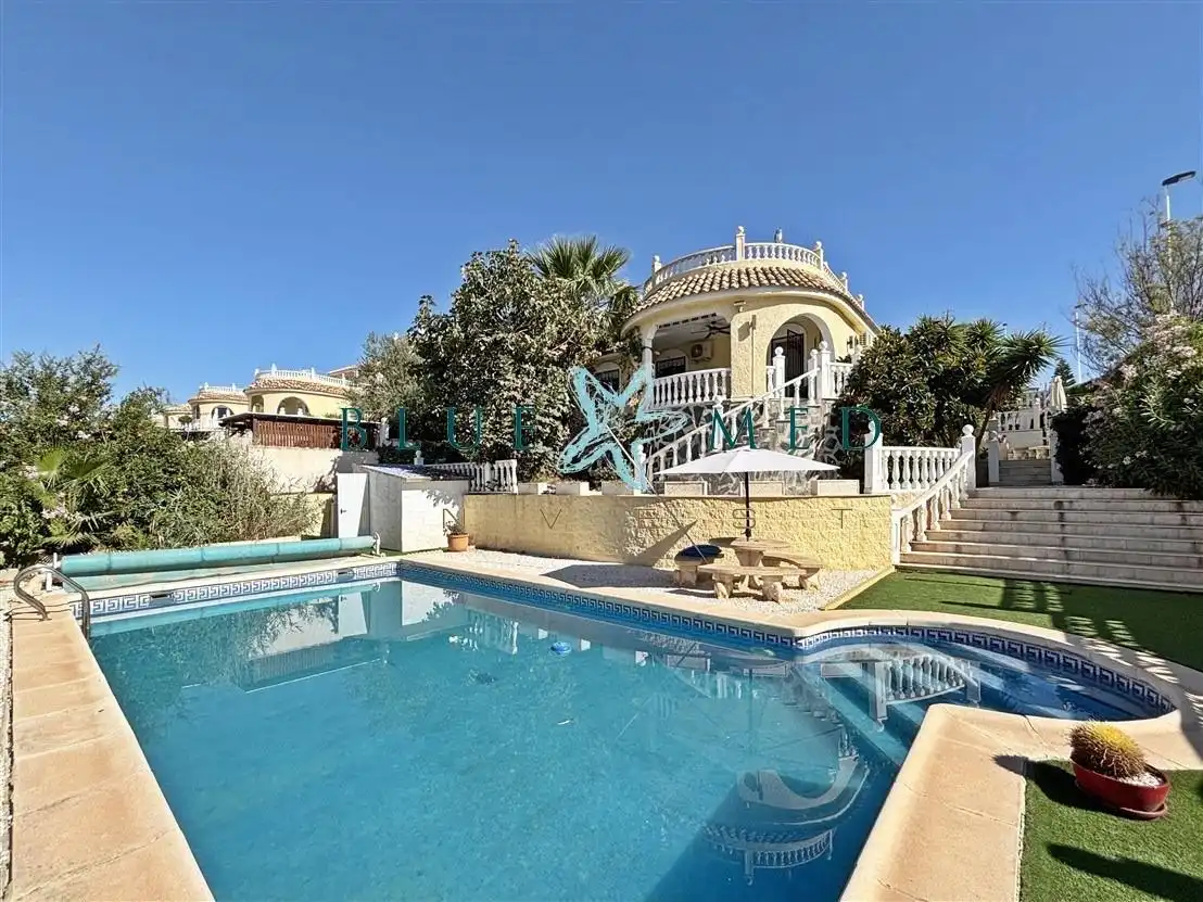 Villa con piscina in vendita a Calle Calle Salvias