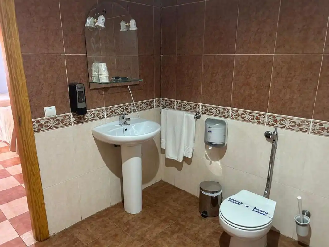 Baño de Local en venta en Navalvillar de Pela con Aire acondicionado y Calefacción