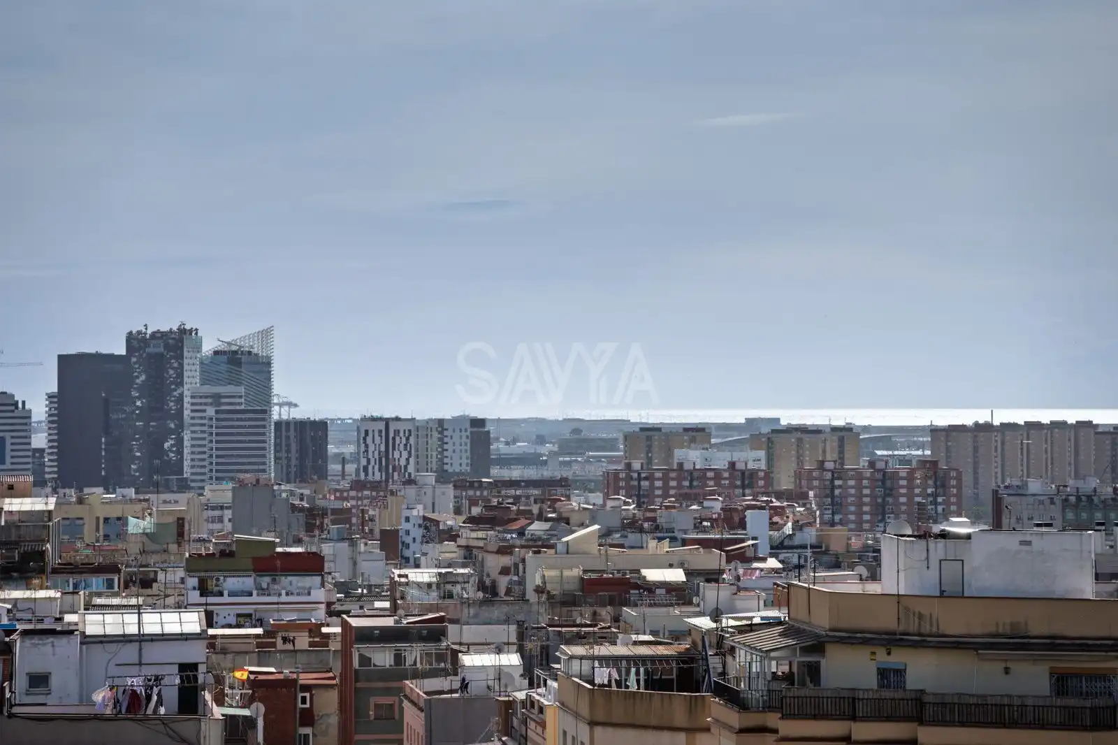 Vista exterior de Ático en venta en L'Hospitalet de Llobregat con Aire acondicionado, Calefacción y Parquet