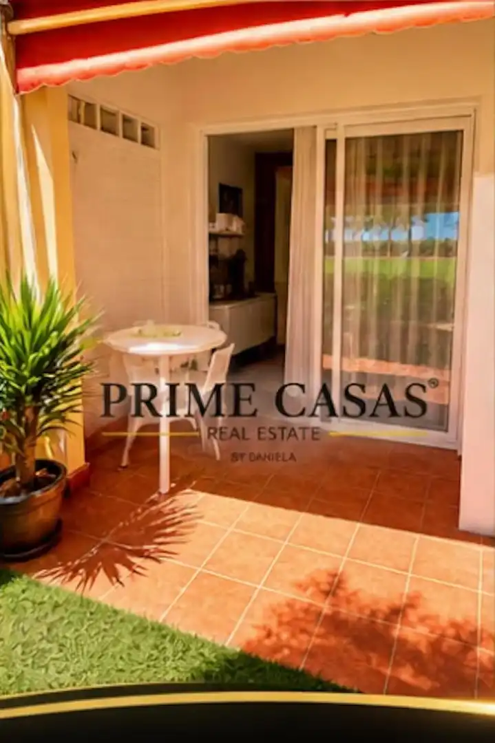 Exterior view of Flat for rent in San Bartolomé de Tirajana  with Terrace, Furnished and Community pool