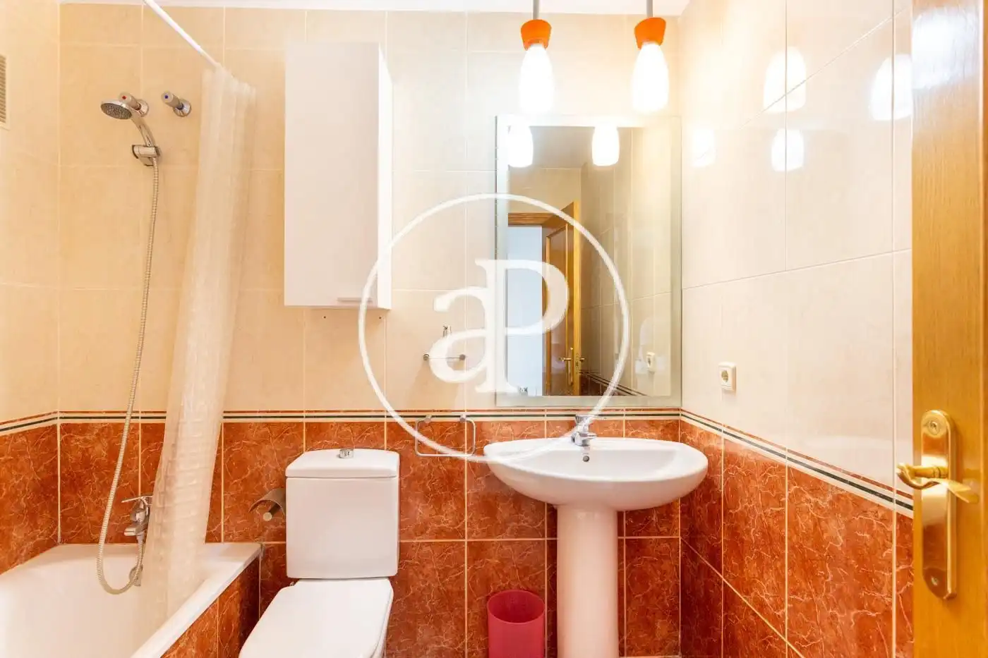 Bathroom of Flat for rent in Valencia  with Air Conditioner, Heating and Private garden
