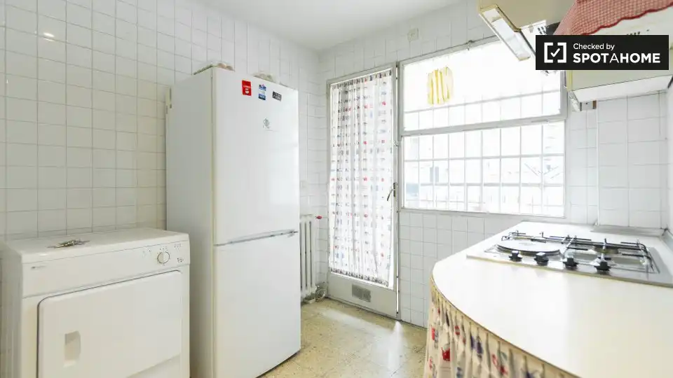 Kitchen of Flat for rent in Madrid  with Air Conditioner, Heating and Furnished