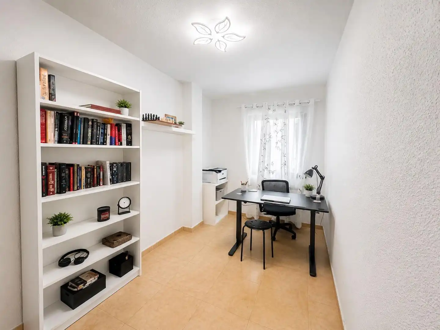 Habitación de Casa adosada en venta en Valdemoro con Calefacción, Jardín privado y Terraza