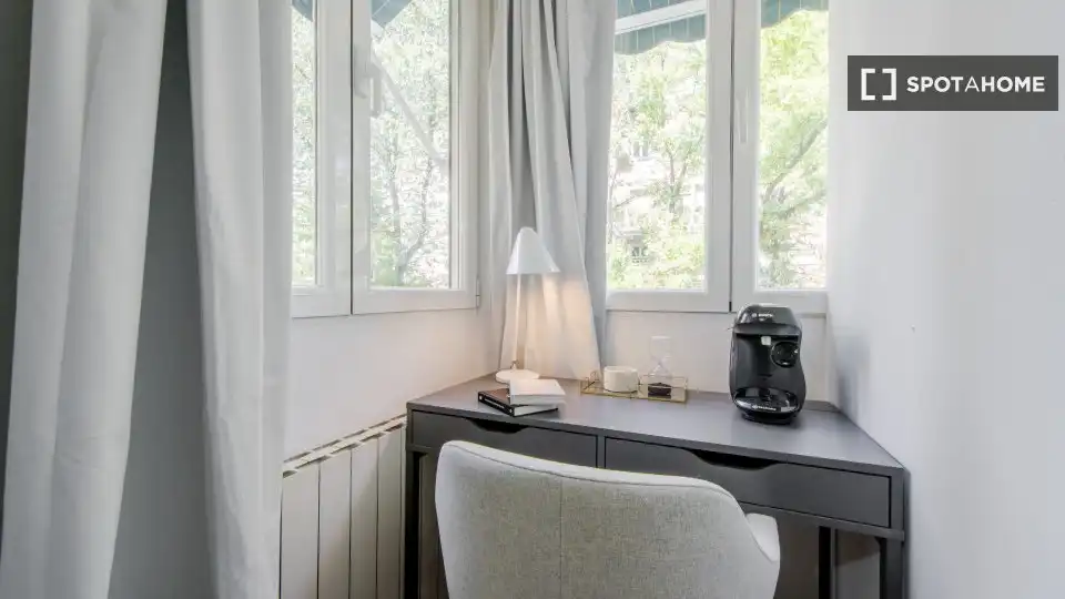 Bedroom of Flat for rent in Madrid  with Air Conditioner, Heating and Furnished