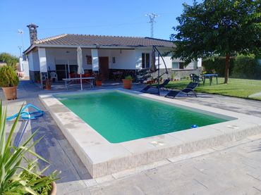 Detached house with pool for sale in Don Benito