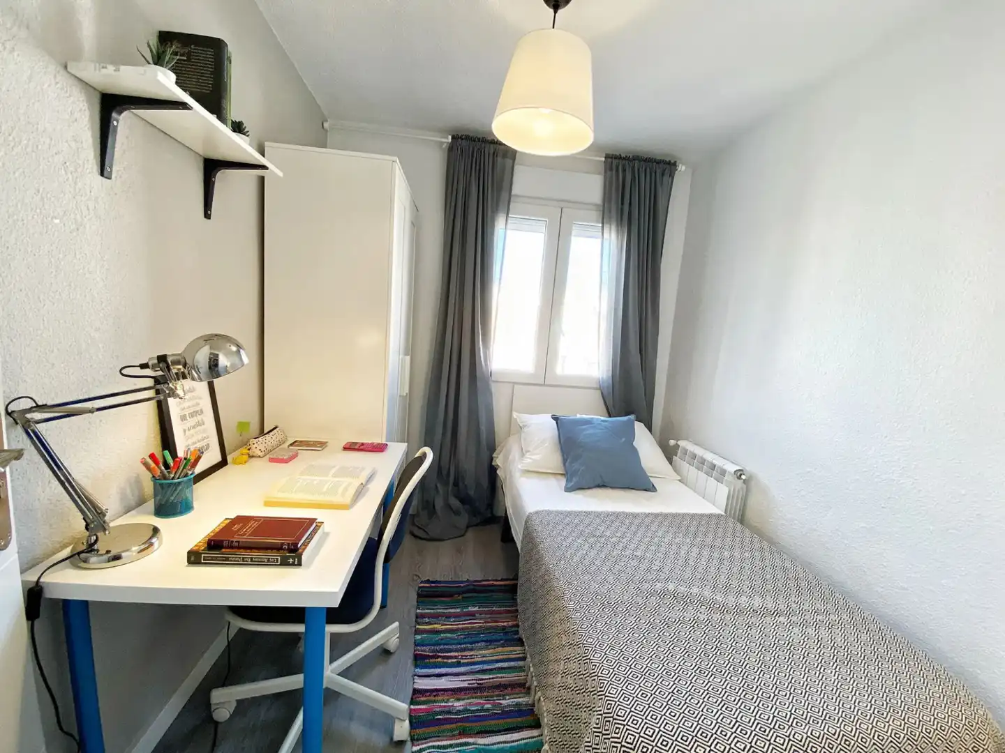 Schlafzimmer von Wohnung zur Miete in Latina