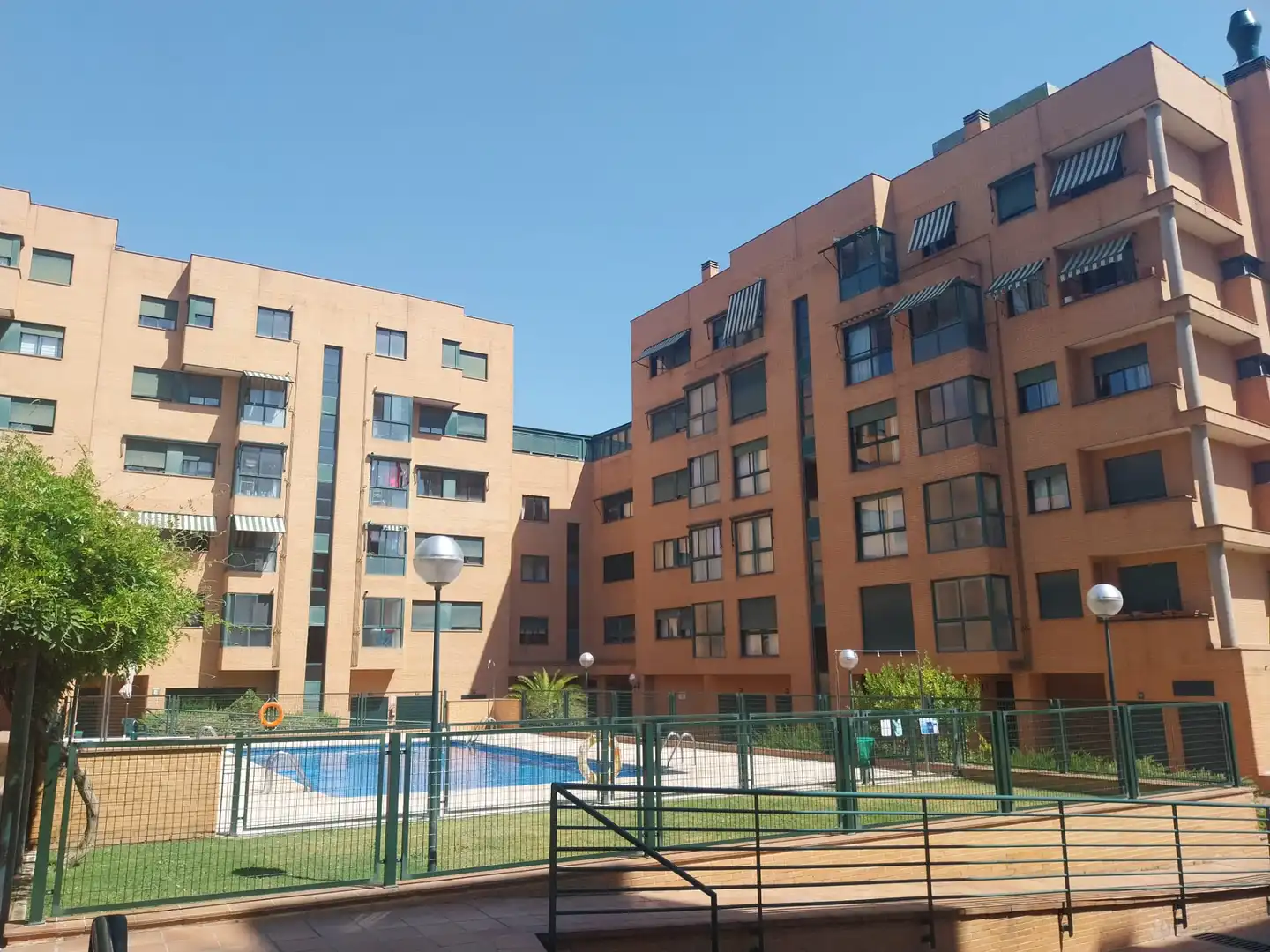 Außenansicht von Wohnung zur Miete in Madrid mit Klimaanlage, Heizung und Parkett