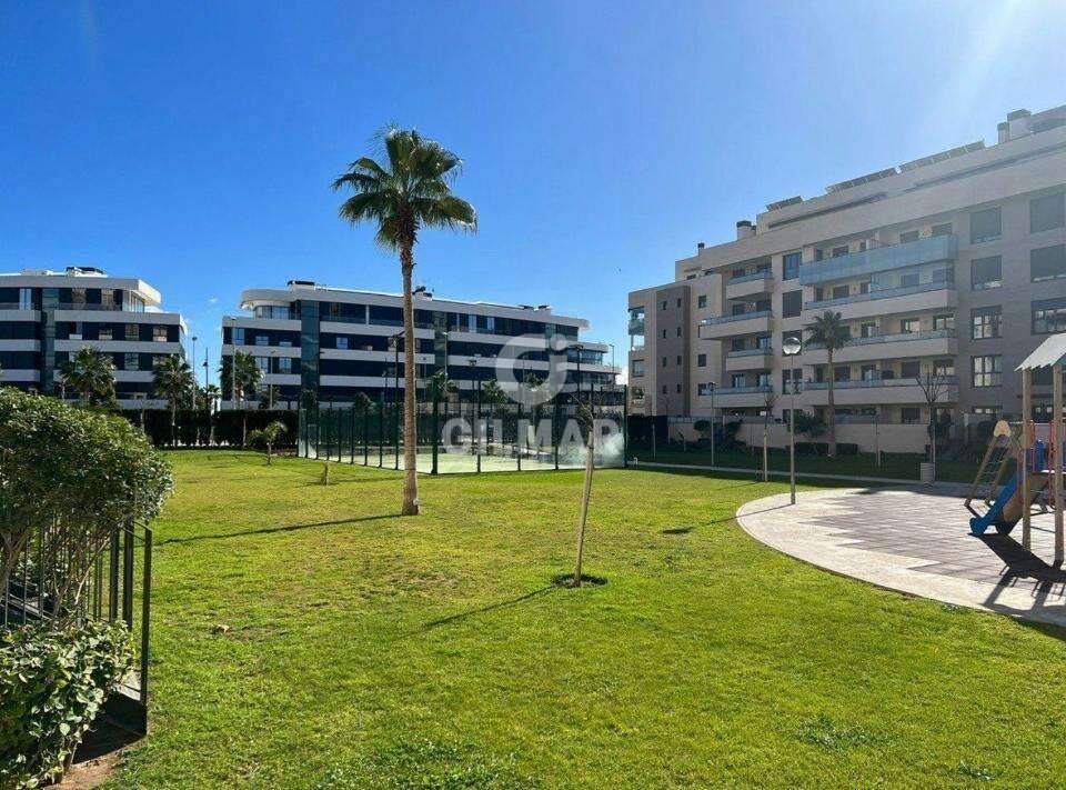 Vista exterior de Pis en venda en Torremolinos amb Calefacció, Jardí privat i Traster