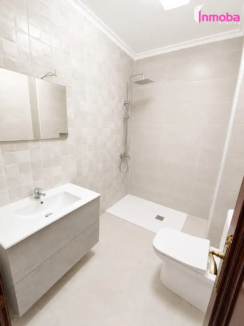 Baño de Piso en venta en Aranda de Duero con Calefacción, Parquet y Terraza