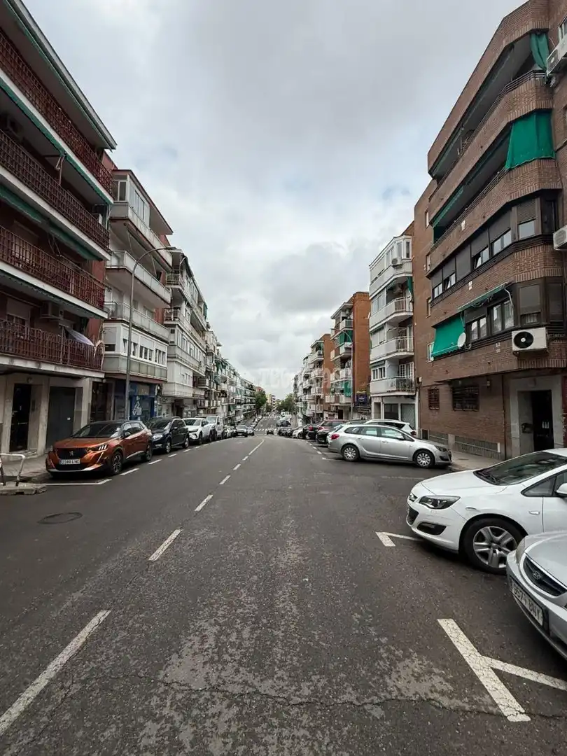 Vista exterior de Piso en venta en Madrid con Calefacción y Terraza