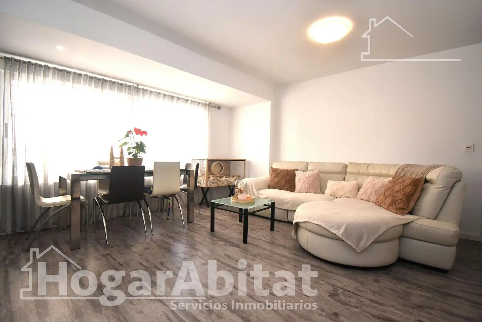 Sala de estar de Piso en venta en Castellón de la Plana / Castelló de la Plana con Calefacción, Amueblado y Balcón