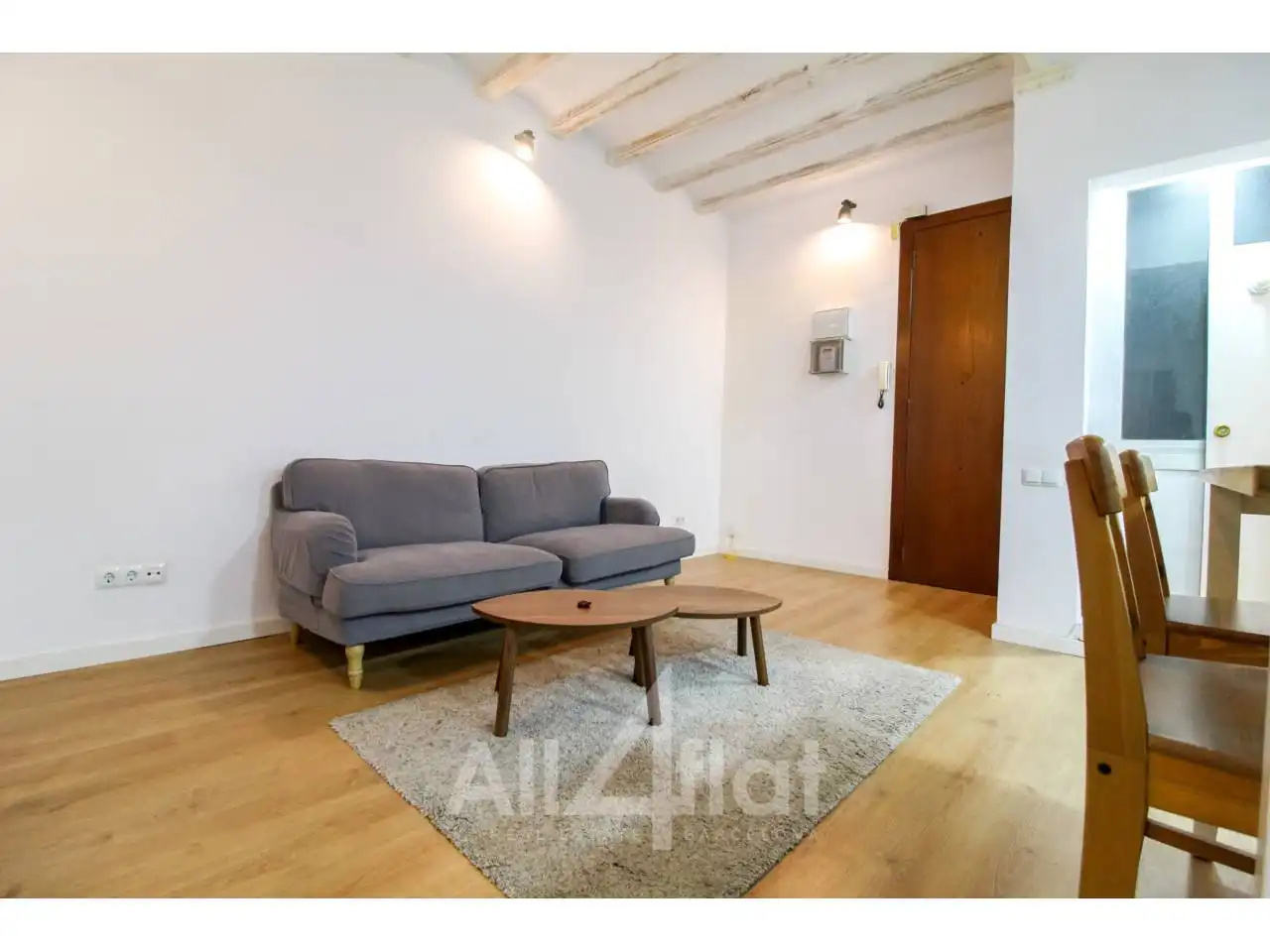 Sala de estar de Piso en venta en  Barcelona Capital con Parquet, Amueblado y Balcón