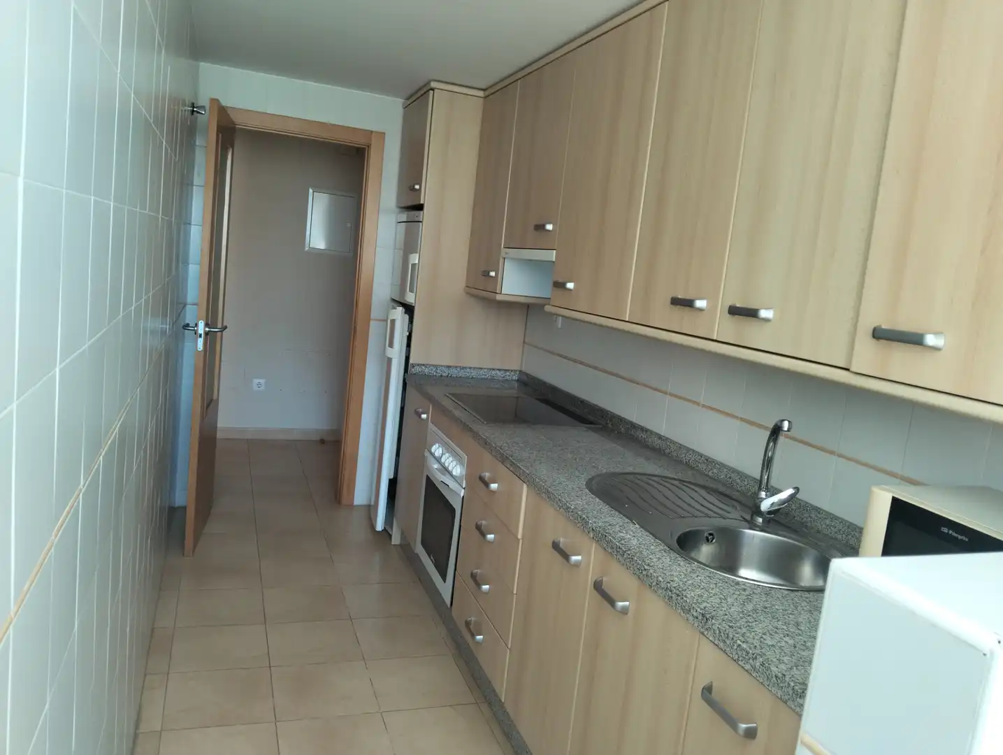 Küche von Wohnung zum Verkauf in La Manga del Mar Menor mit Klimaanlage, Heizung und Privatgarten