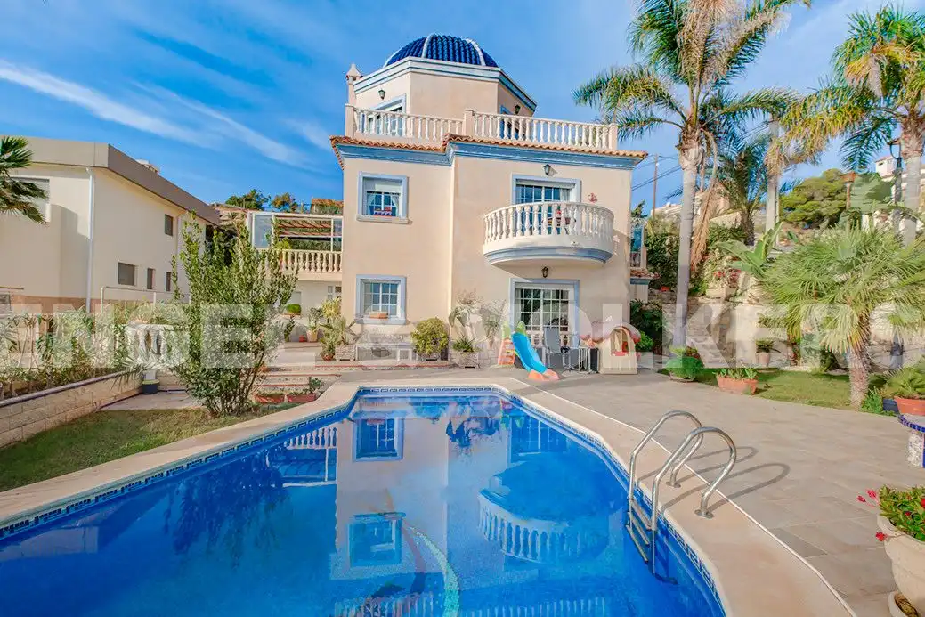 Exterior view of Houses for sale in El Campello  with Air Conditioner, Private garden and Terrace