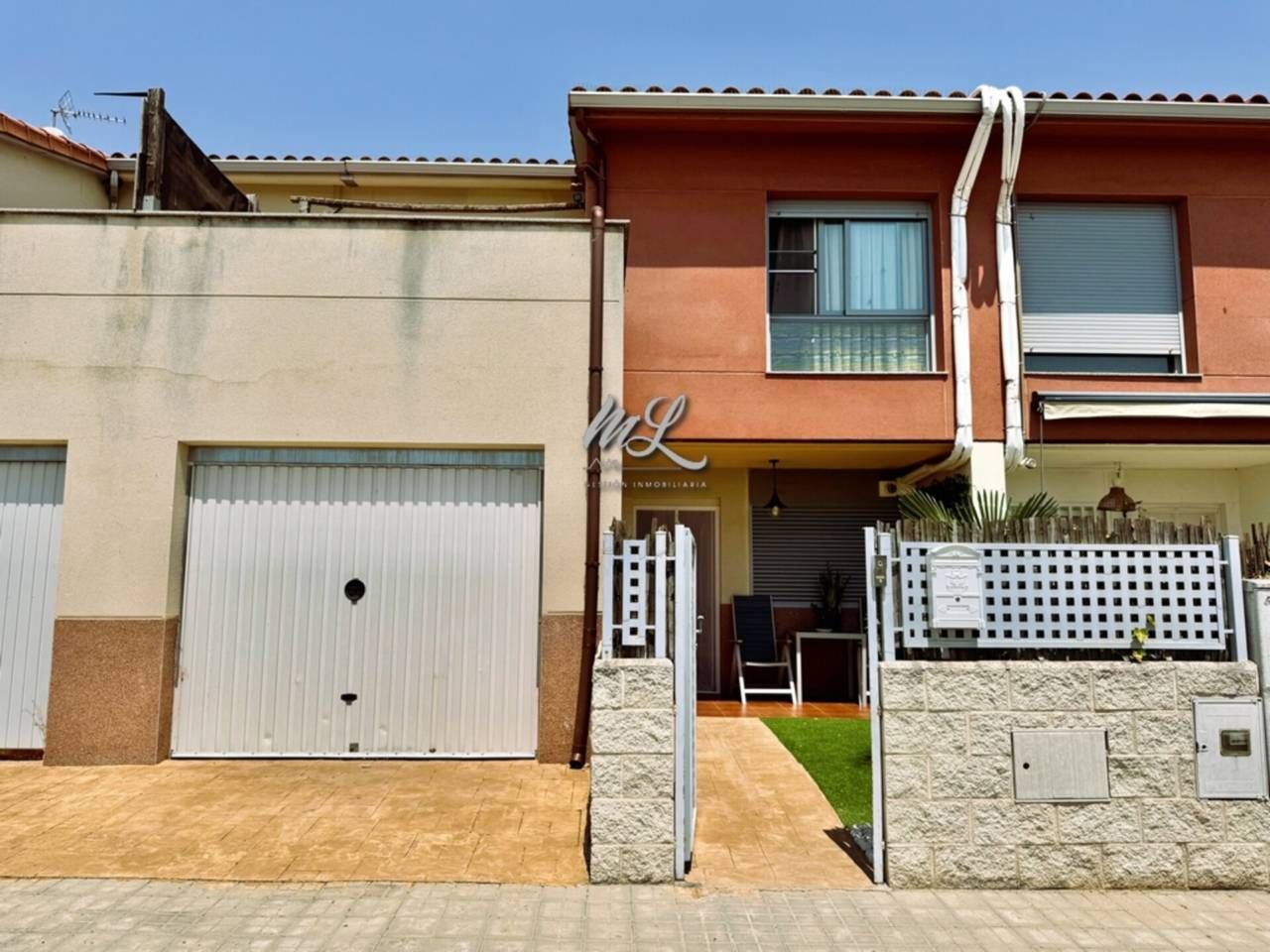 Vista exterior de Casa adosada en venda en Las Ventas de Retamosa amb Calefacció, Jardí privat i Terrassa