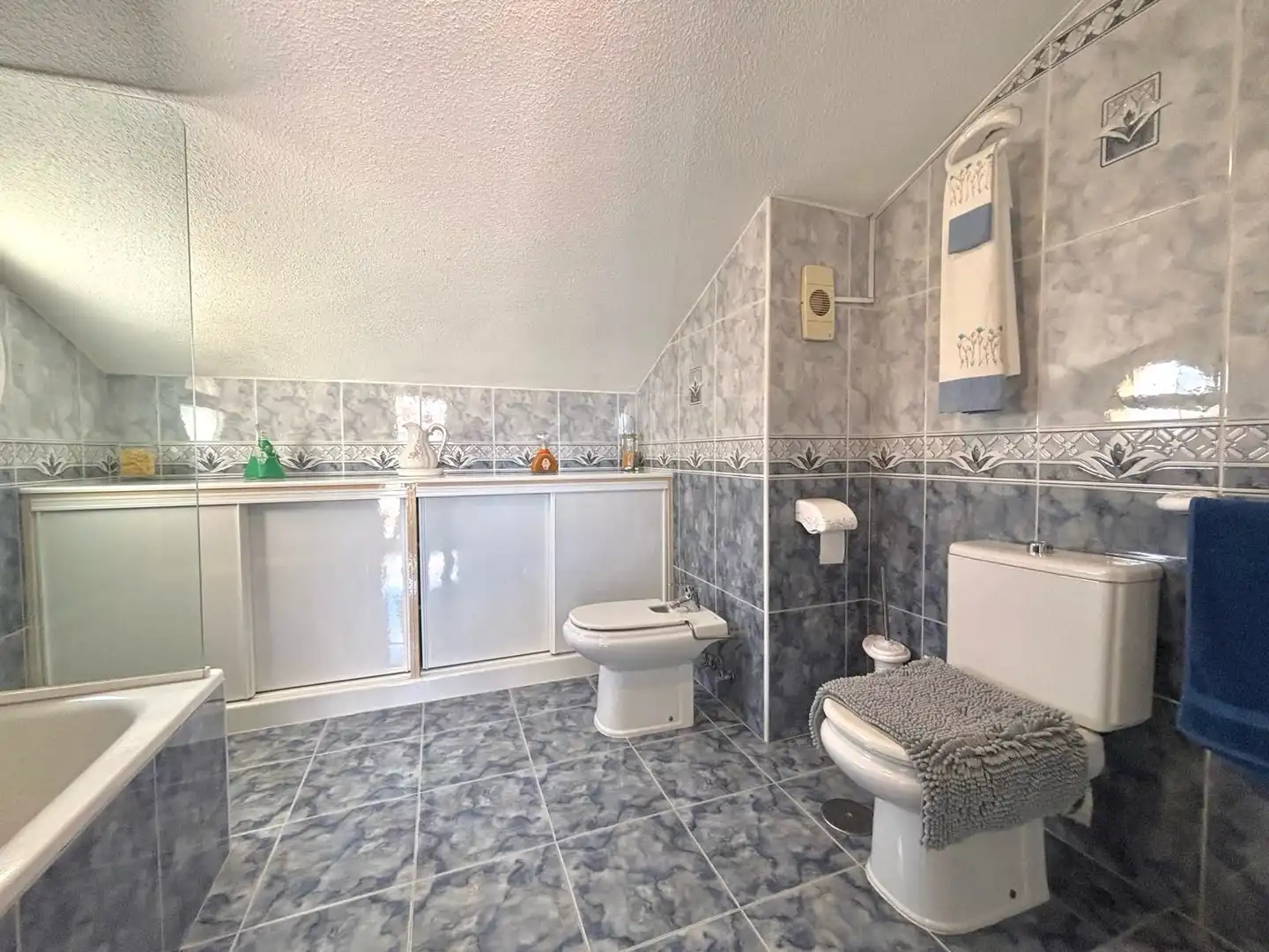 Bathroom of Duplexes for sale in Benalmádena  with Air Conditioner and Community pool