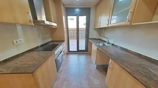 Cuina de Pis en venda en Santa Perpètua de Mogoda amb Calefacció, Terrassa i Alarma