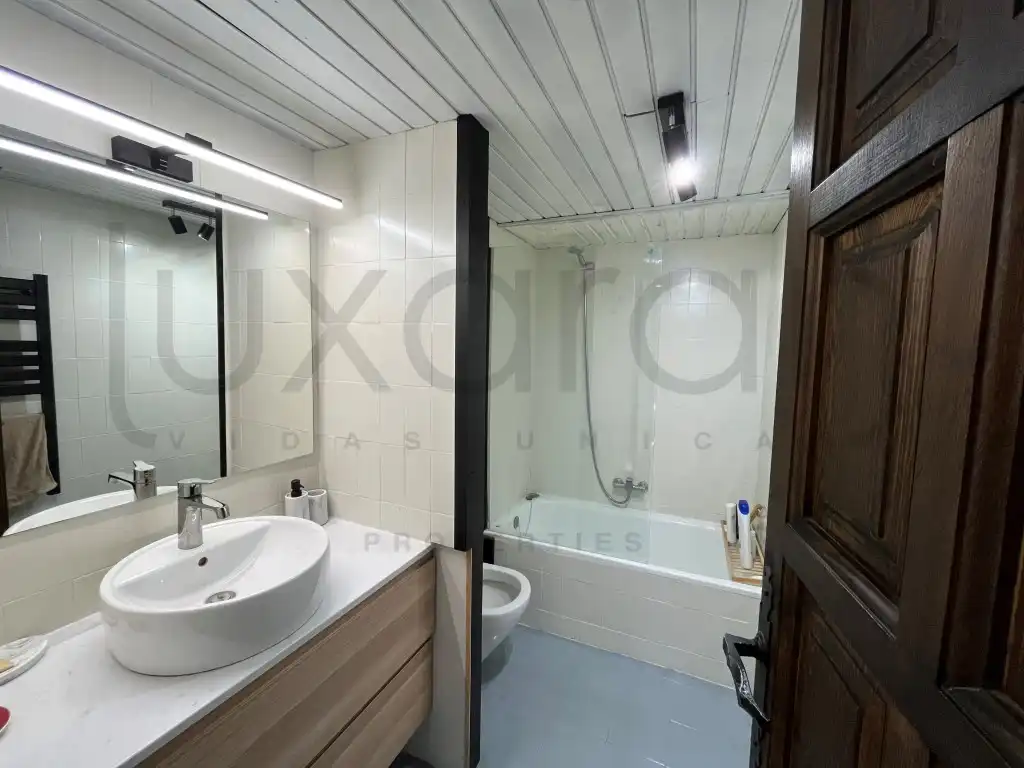 Baño de Apartamento en venta en Naut Aran