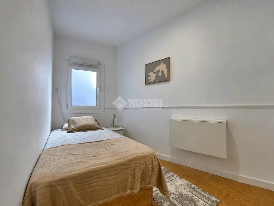 Dormitori de Casa adosada en venda en Barcelona amb Aire condicionat, Calefacció i Terrassa