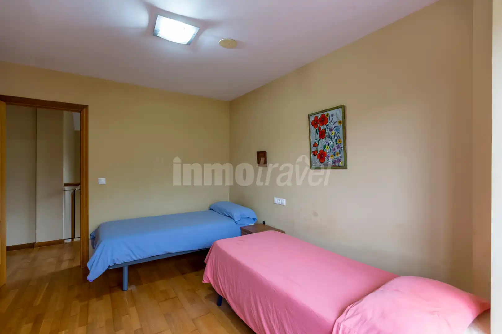 Schlafzimmer von Haus oder Chalet zum Verkauf in Sanxenxo mit Heizung, Privatgarten und Parkett