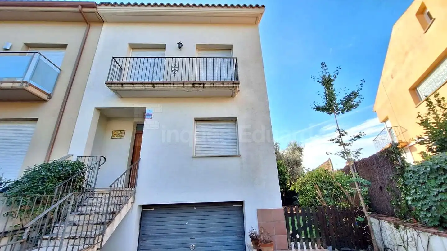 Maison mitoyenne avec jardin à vendre à Nucli Urbà, imagen 2