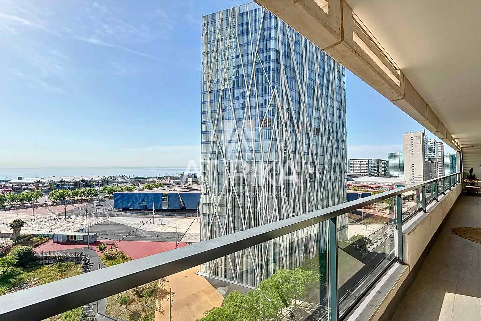 Exterior view of Flat for sale in  Barcelona Capital  with Air Conditioner, Heating and Parquet flooring