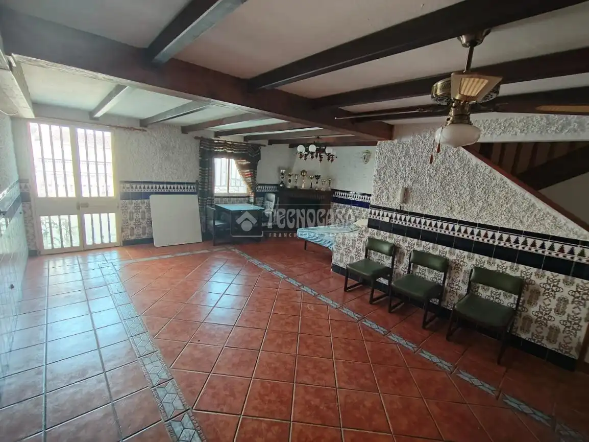 Casa adosada en venda en Mengíbar amb Piscina