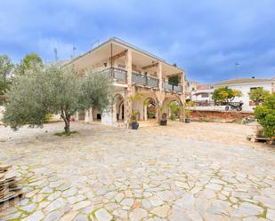 Exterior view of House or chalet for sale in La Bisbal del Penedès  with Terrace, Swimming Pool and Balcony