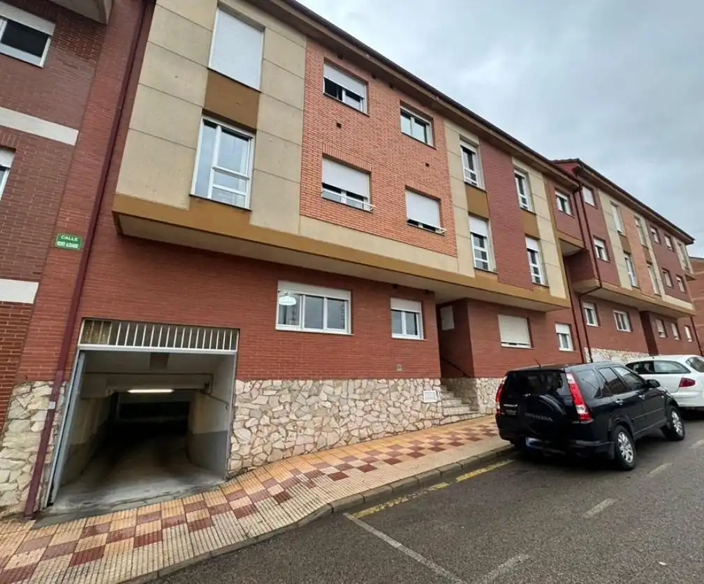 Exterior view of Garage for sale in Villaquilambre