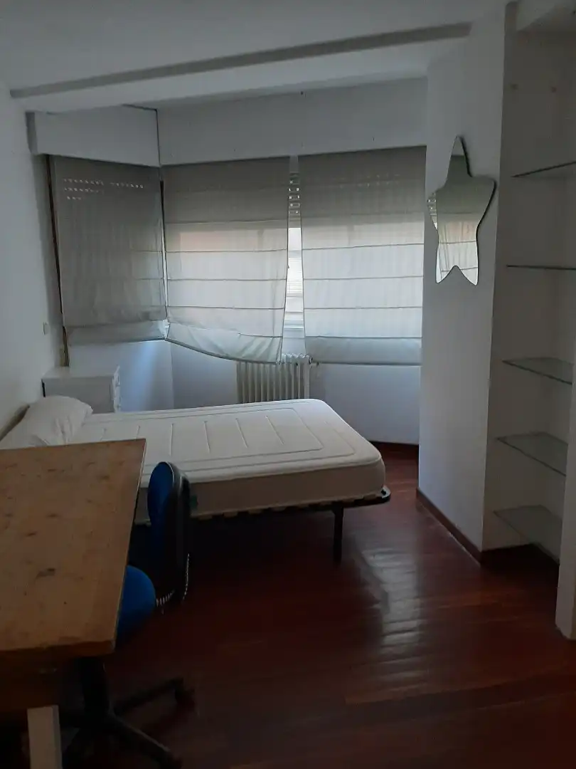 Dormitori de Pis en venda en Santiago de Compostela  amb Calefacció, Parquet i Traster