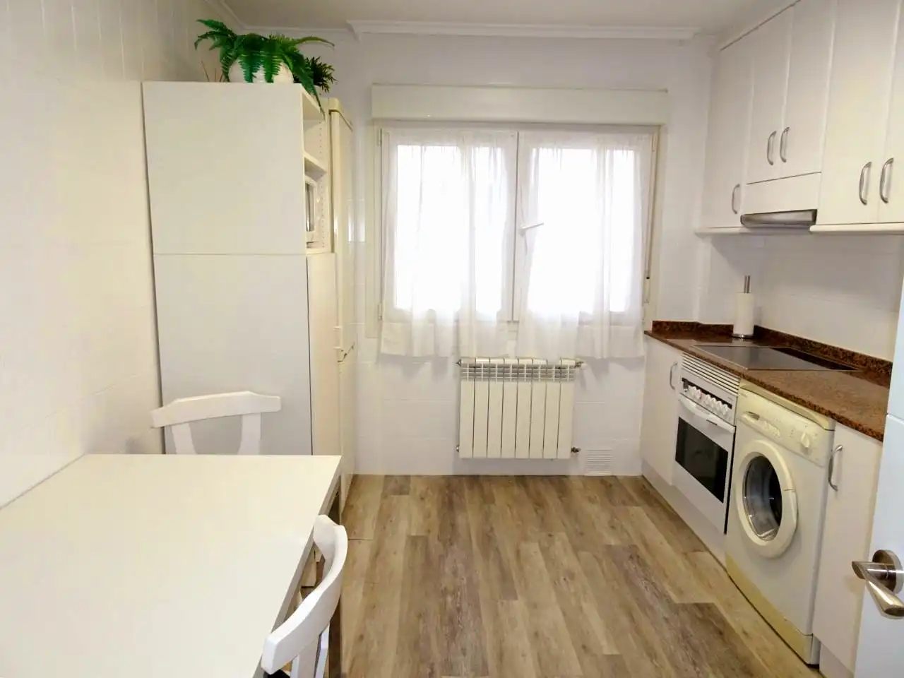 Kitchen of Flat for rent in Gijón   with Heating, Parquet flooring and Furnished