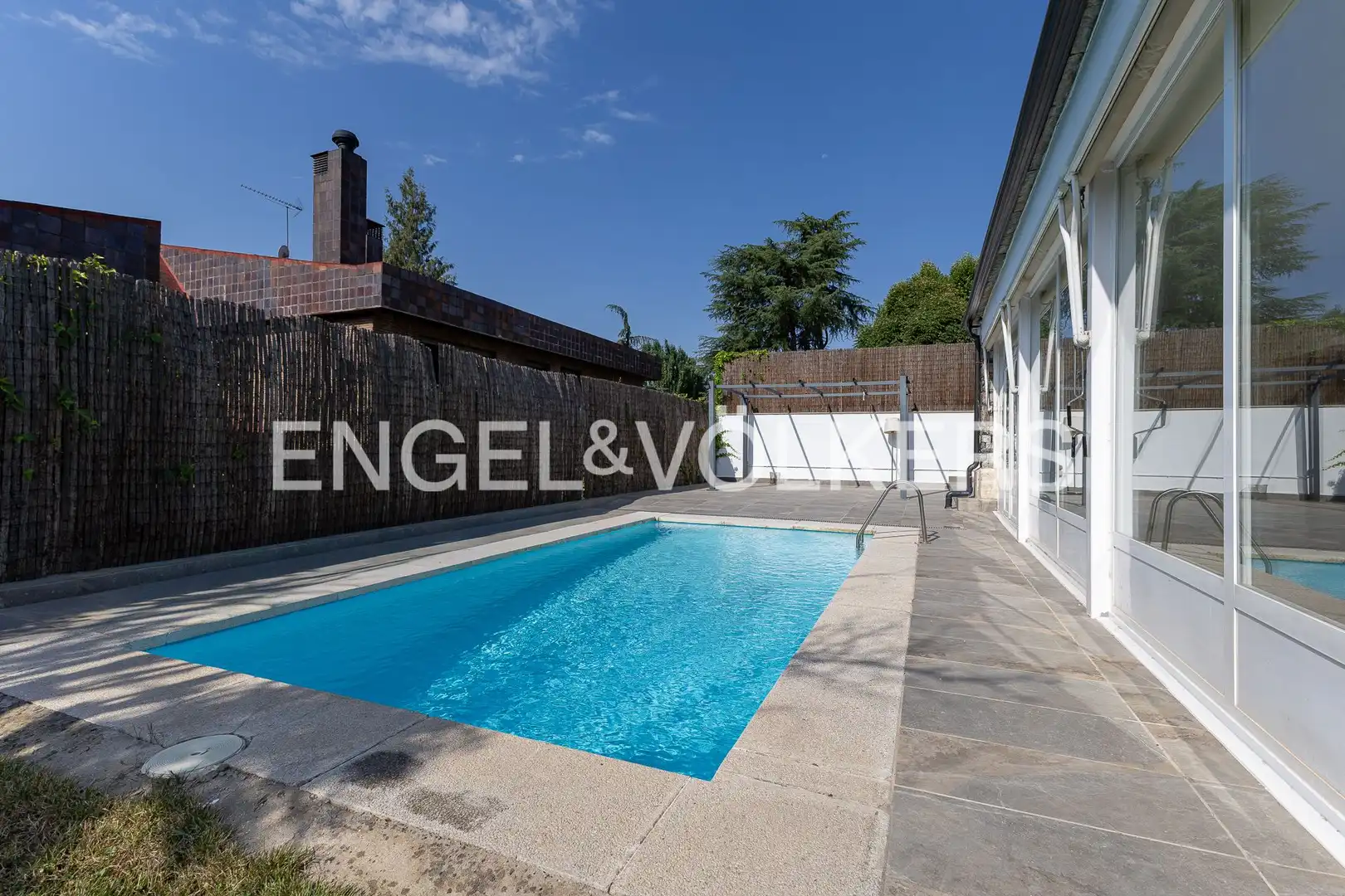 Swimming pool of Houses for rent in Madrid  with Air Conditioner, Heating and Private garden