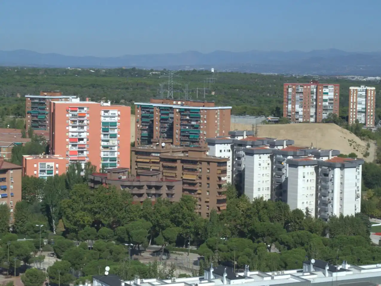 Außenansicht von Wohnung zum Verkauf in  Madrid Capital mit Klimaanlage