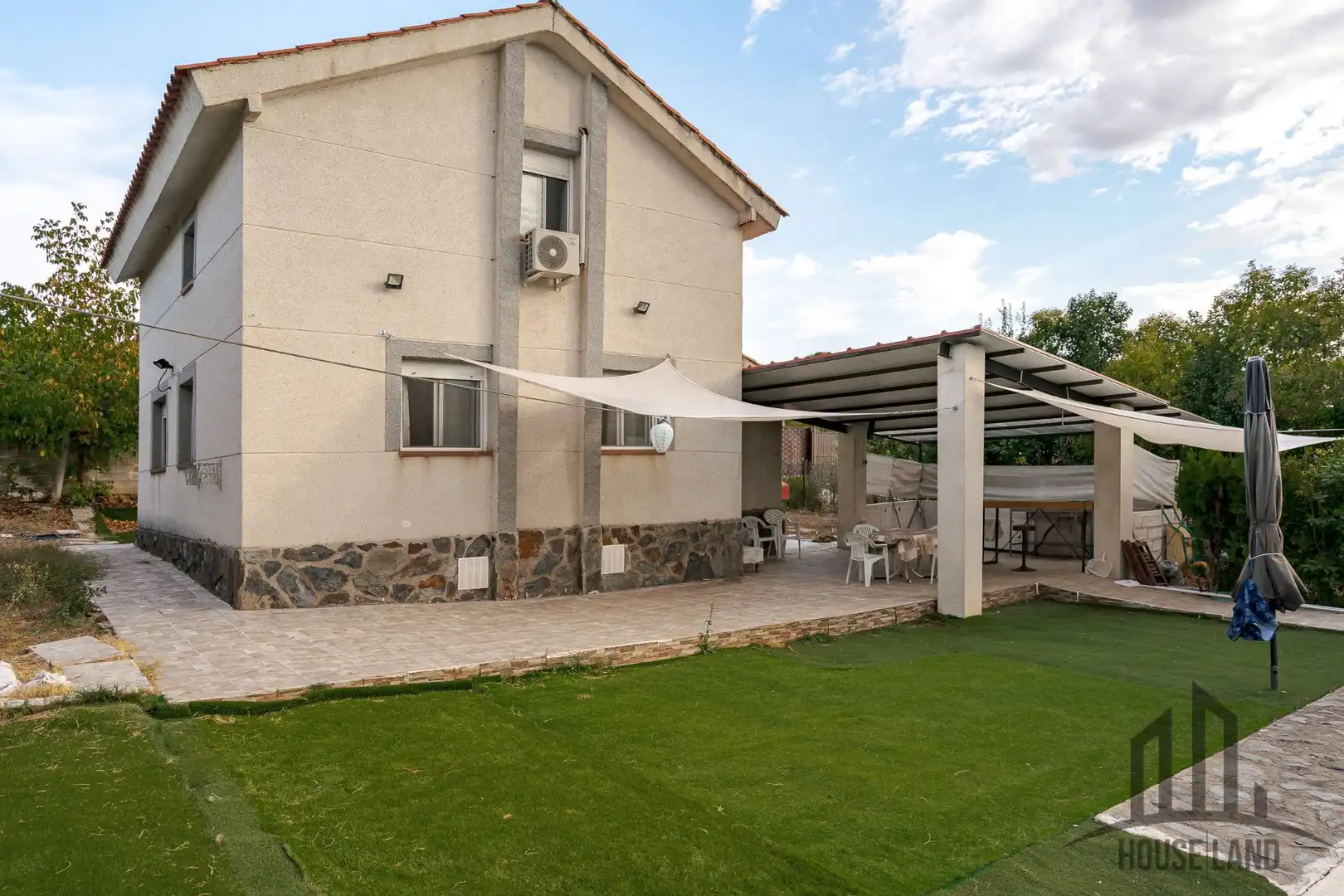 Außenansicht von Haus oder Chalet zum Verkauf in Uceda mit Privatgarten und Schwimmbad
