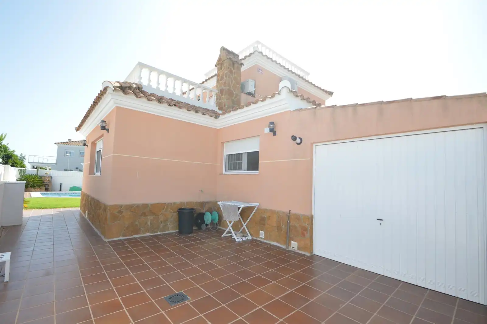 Vista exterior de Casa o xalet en venda en Vinaròs amb Aire condicionat, Calefacció i Jardí privat