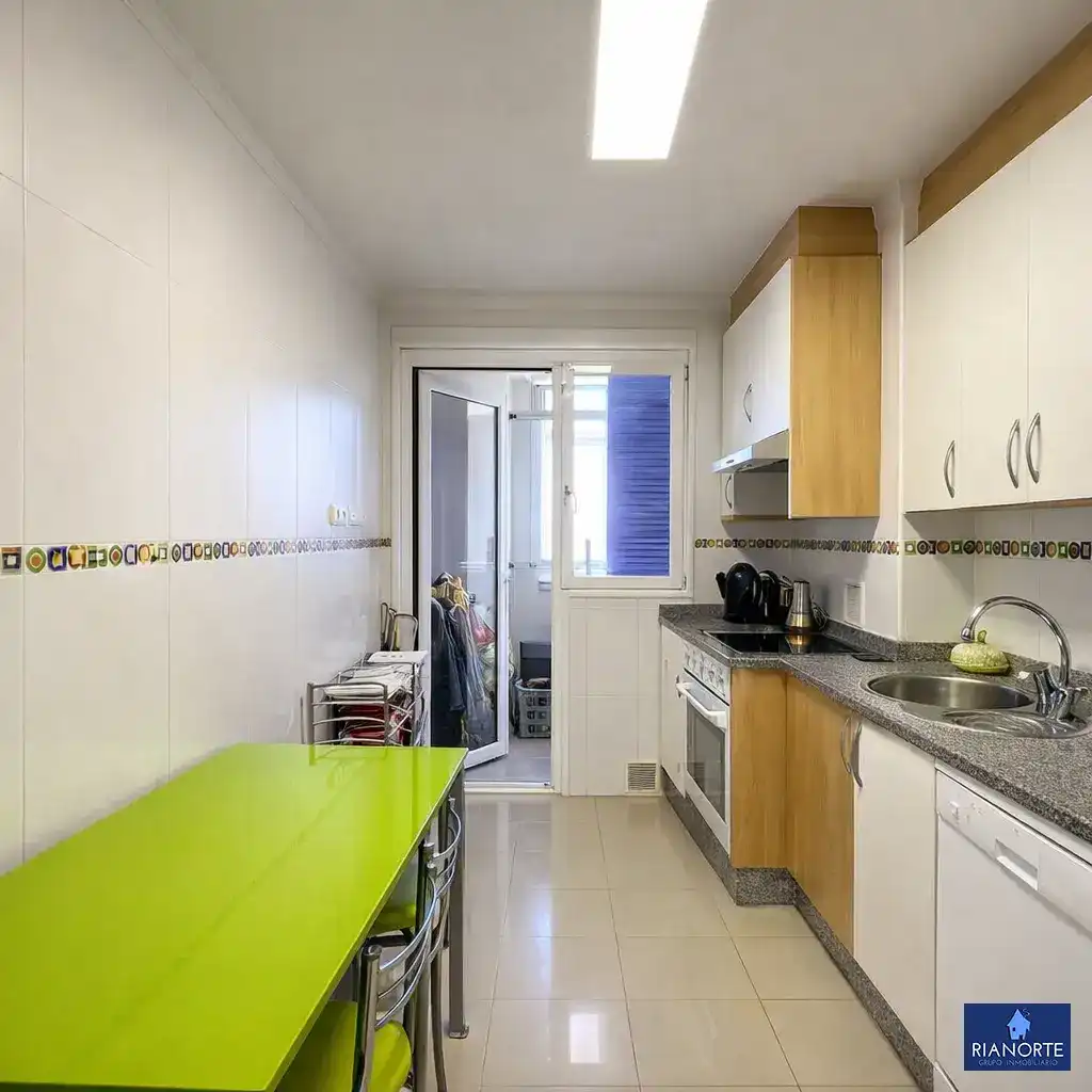 Cocina de Piso en venta en Gozón con Calefacción, Microondas y Balcón