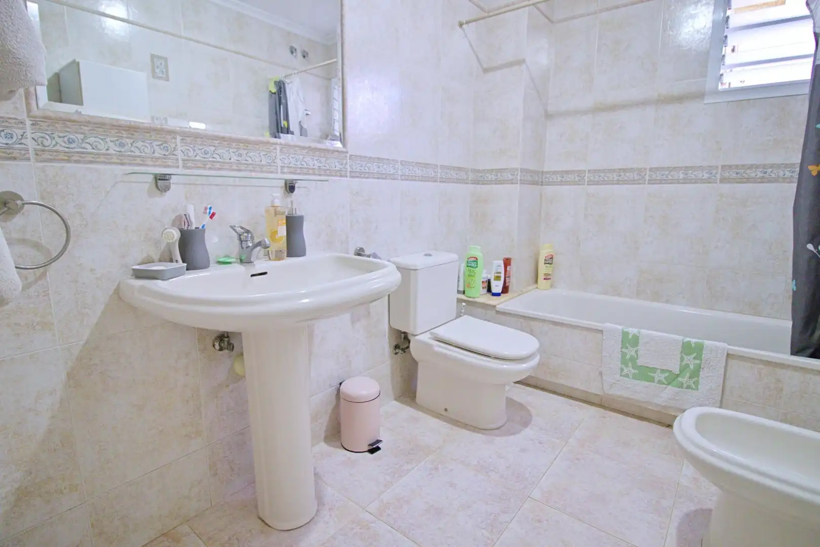 Badezimmer von Dachboden zur Miete in Elche / Elx mit Balkon