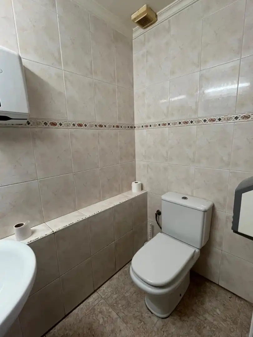 Business premises for sale in de Lluís Companys, imagen 6