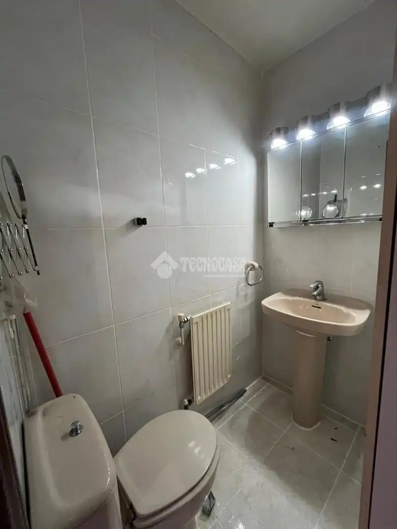 Baño de Piso en venta en Madrid con Calefacción y Terraza