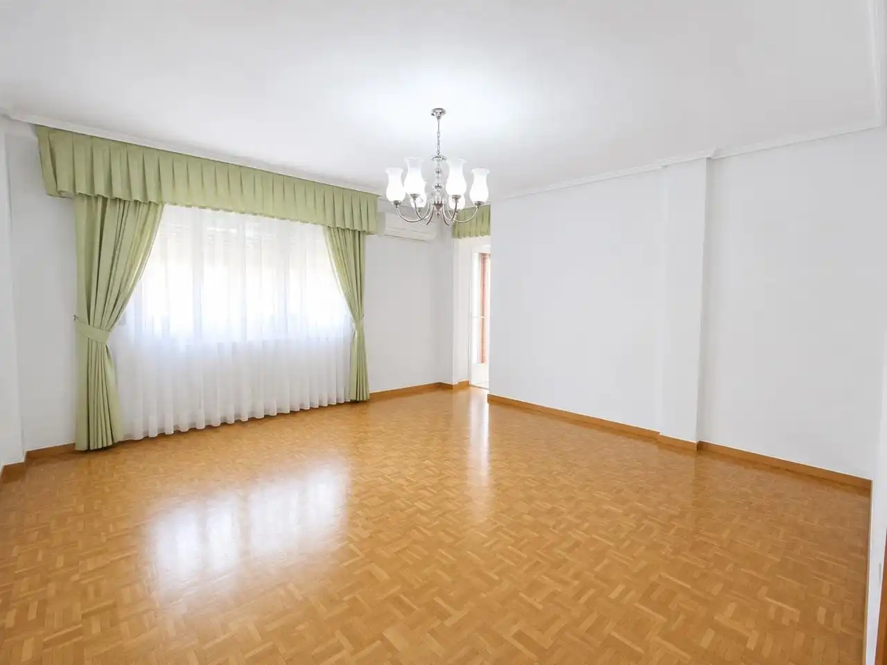 Sala de estar de Piso en venta en Madrid con Aire acondicionado, Calefacción y Parquet