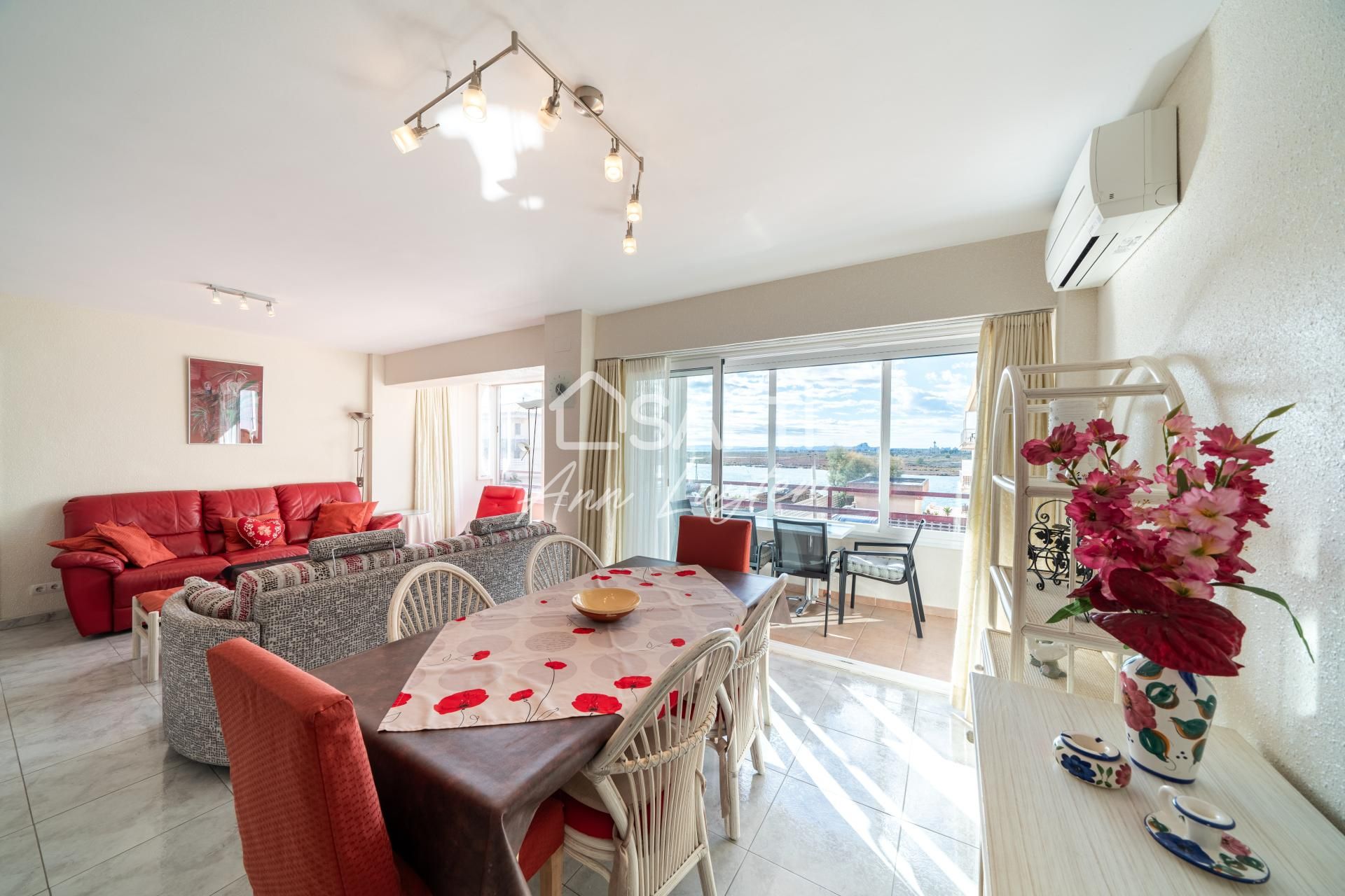 Menjador de Apartament en venda en Roses amb Aire condicionat, Calefacció i Terrassa