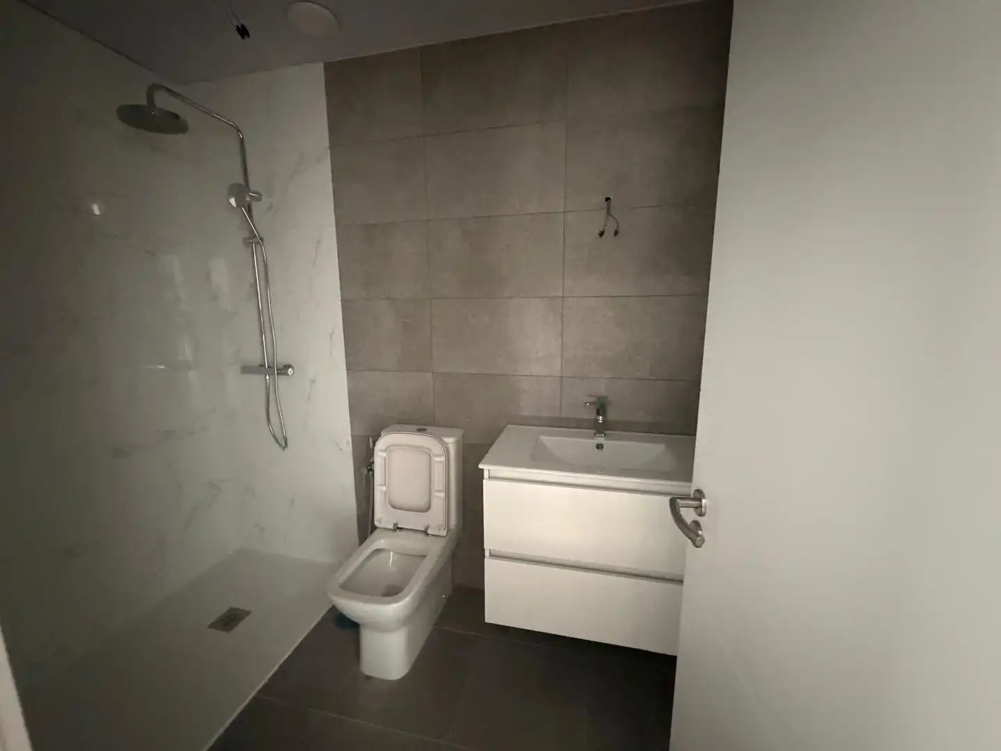 Badezimmer von Wohnung zur Miete in Granada mit Klimaanlage, Heizung und Terrasse
