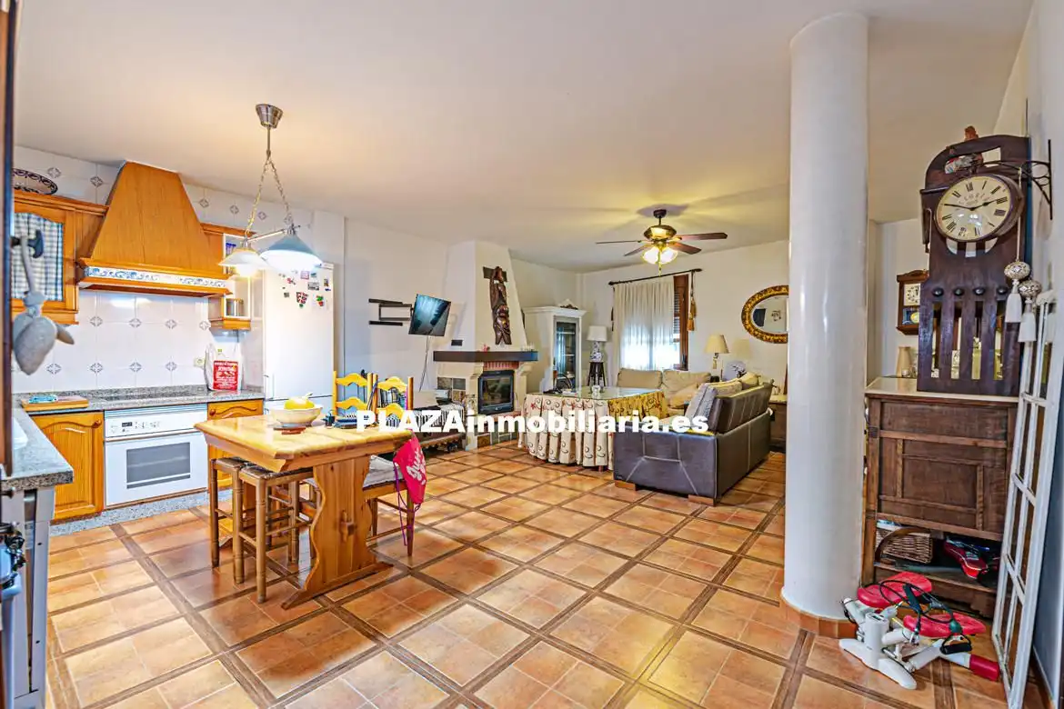 Sala de estar de Casa o chalet en venta en Lucena con Aire acondicionado, Trastero y Piscina
