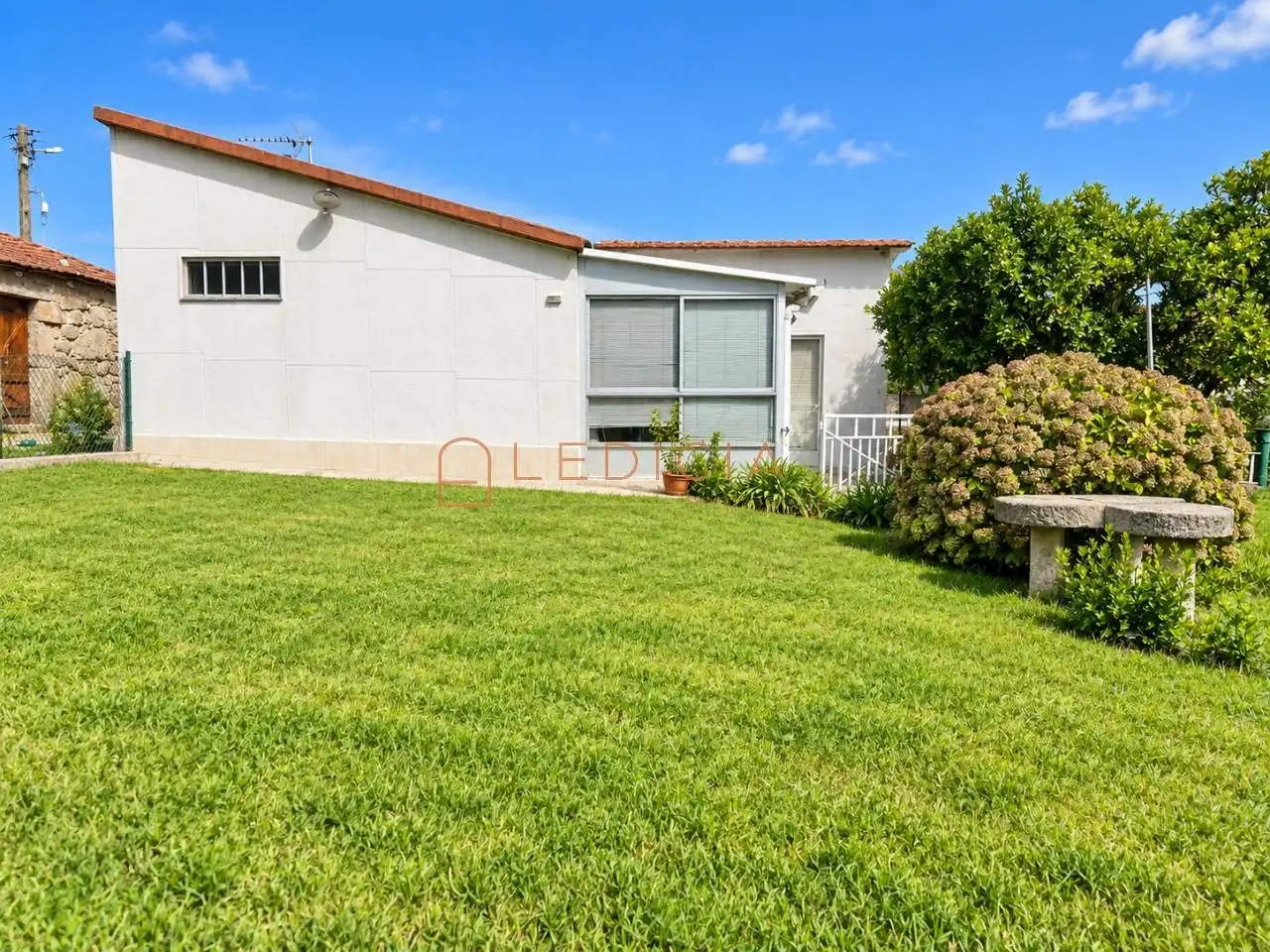 House with garden for sale in Montesiña 7, imagen 3