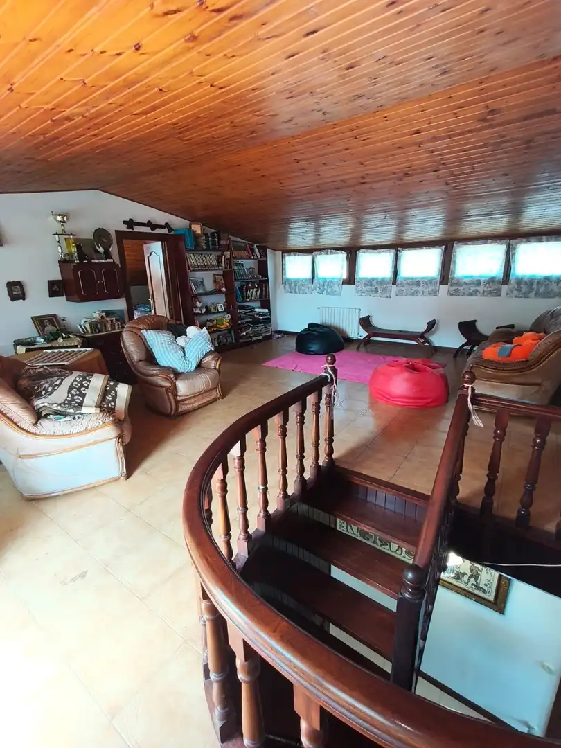 Sala d'estar de Casa o xalet en venda en Miengo amb Calefacció, Terrassa i Moblat