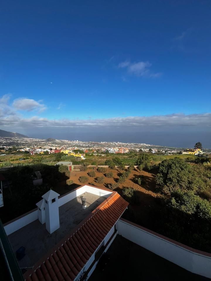 Vista exterior de Pis de lloguer en La Orotava amb Aire condicionat, Moblat i Balcó