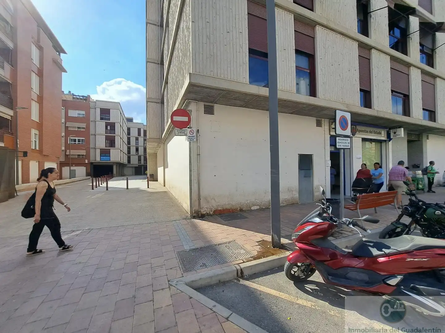 Parking of Commercial properties for rent in Lorca